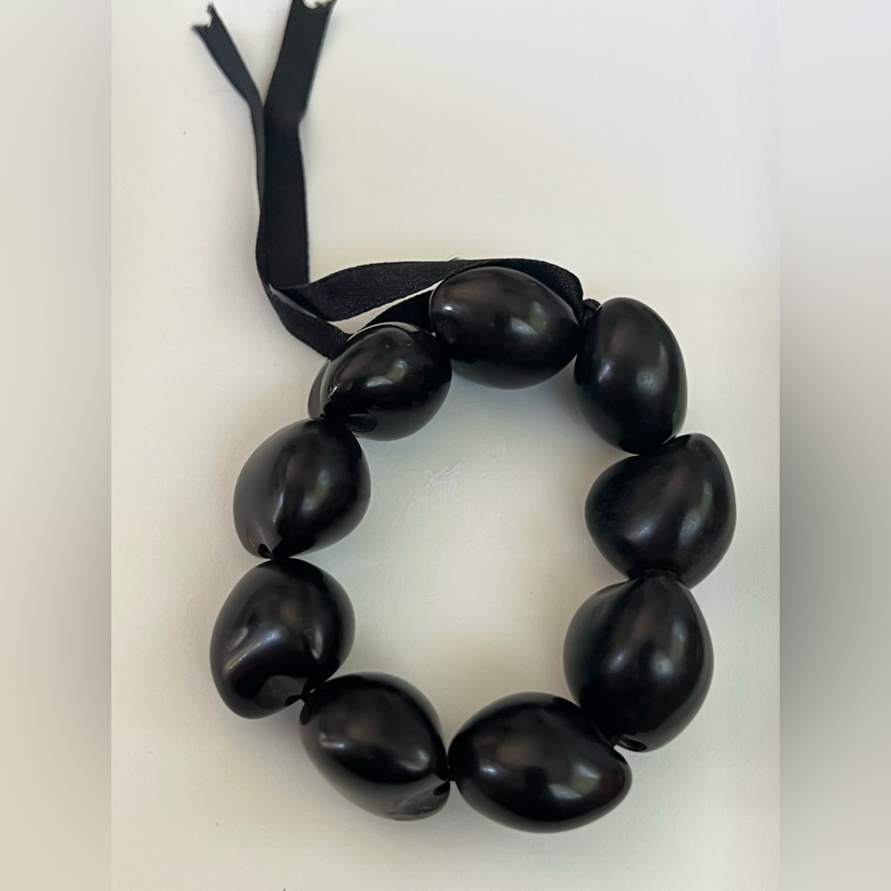 Hawaiian Kukui Nut Nut Seed Bracelet authentic ribbon Lei style